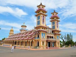 Day trip to visit cu chi tunnels & cao dai temple in tay ninh